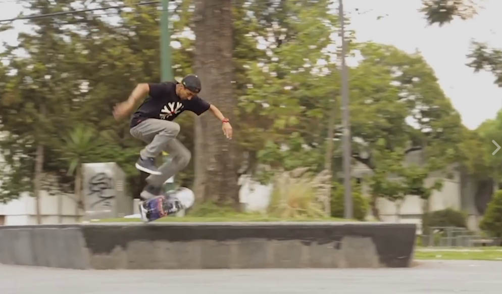 Fernán Origel con un Fakie 360 Fs Noseslide