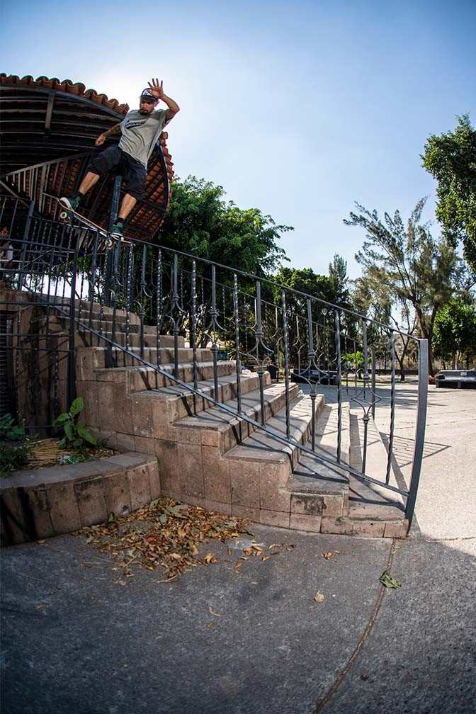 Nollie Lipslide